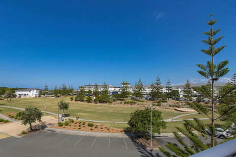 RESORT & SPA 2306/07 OCEAN GLIMPSES - Accommodation Port Macquarie 3