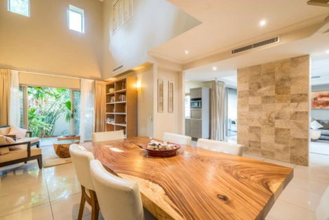 Resort Living With Private Pool Sleeps 8 - Accommodation Port Macquarie 3