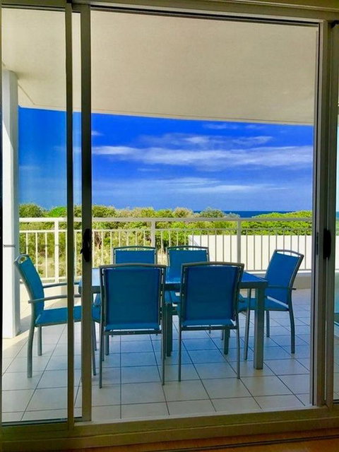 RESORT OCEAN FRONT SUITE 2222 - Accommodation Port Macquarie 3