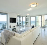 Resort Style Beach Apartment - Surfers Paradise