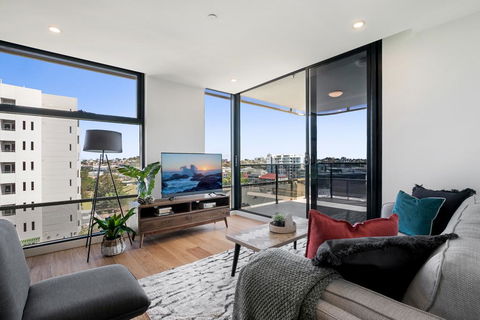 Resort-style Apartment With Balcony, Pool And Gym - Accommodation Port Macquarie 1