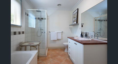Roalies Farm House - Accommodation Port Macquarie 2