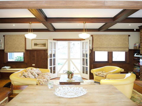 Robin Hill Manor - Rambling Retreat & Tennis Court - Accommodation Port Macquarie 1