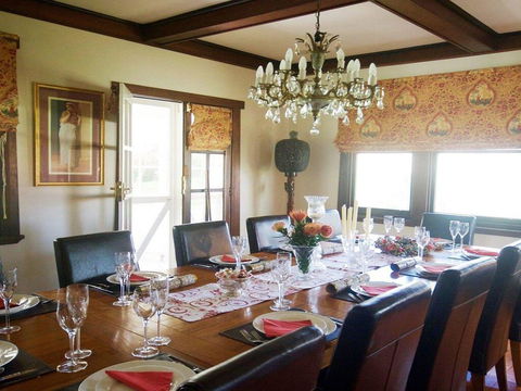 Robin Hill Manor - Rambling Retreat & Tennis Court - Accommodation Port Macquarie 2