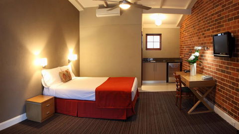 Rose & Crown Hotel - Accommodation Port Macquarie 1