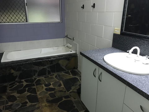 Royal Palm Cottage, Entire Two Bedroom 2 Bathroom House With Pool - Accommodation Port Macquarie 3