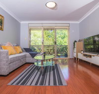 Rustic Hardwood 2 Bedroom Apartment in Randwick - Accommodation Port Macquarie
