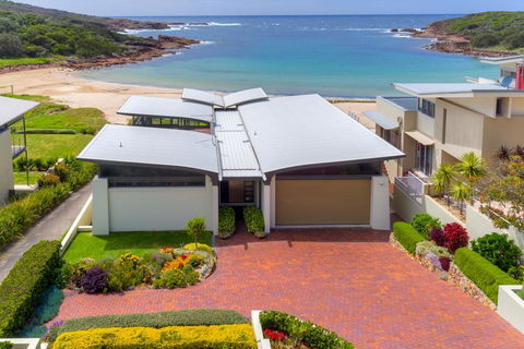 Sails On The Beachfront - Exclusive Seaside Home - Accommodation Port Macquarie 0