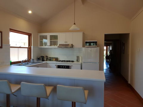 Salty Eyre Glenelg - Accommodation Port Macquarie 1