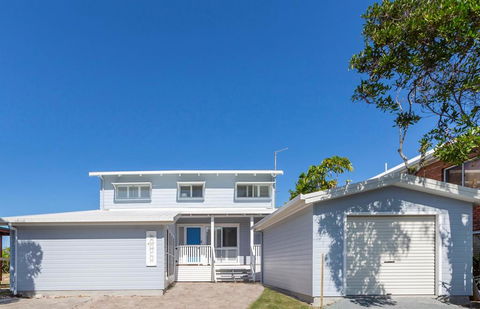 Sandpiper Beach Front House - Accommodation Port Macquarie 0