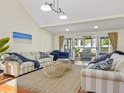 Sandy Shores - Character, Charm, Outdoor Spa - Accommodation Port Macquarie 0
