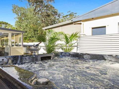 Sandy Shores - Character, Charm, Outdoor Spa - Accommodation Port Macquarie 2