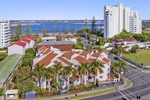 Santa Fe By The Broadwater - Accommodation Port Macquarie 0