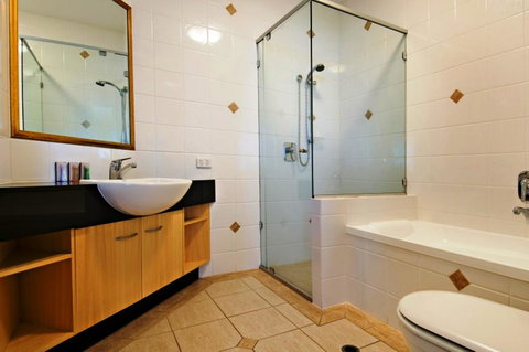 Santorini Twin Waters - Accommodation Port Macquarie 3