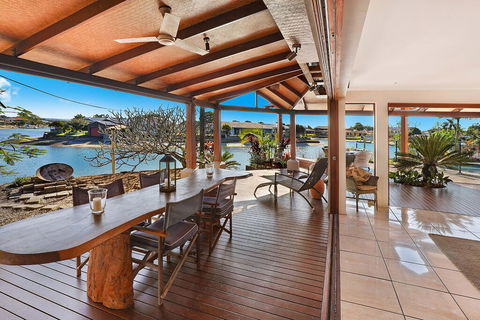 SCHMAN55-WATERFRONT, RESORT-STYLE ENTERTAINER - Accommodation Port Macquarie 2