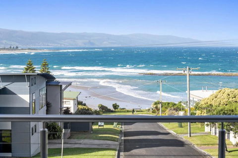 SEA SPECTACULAR - Seconds From The Beach! - Accommodation Port Macquarie 0