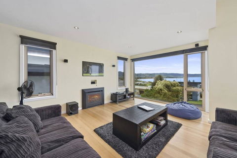 SEA SPECTACULAR - Seconds From The Beach! - Accommodation Port Macquarie 2