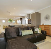 Seal 4 Bedroom House by Shoalwater Executive Homes - Accommodation Port Macquarie