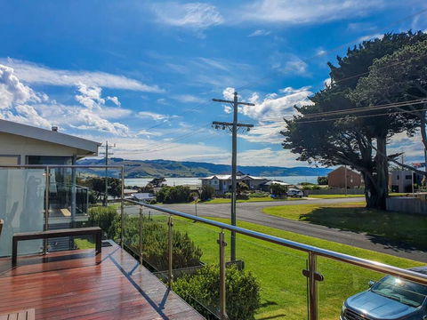 SEAL HAVEN - Centrally Located, Modern Home - Accommodation Port Macquarie 3