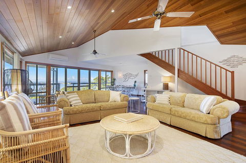 Seascape @ 19 Pindari - Privacy, Space, Views - Accommodation Port Macquarie 3