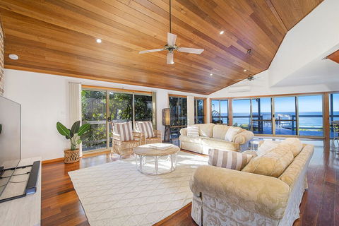 Seascape @ 19 Pindari - Privacy, Space, Views - Accommodation Port Macquarie 2