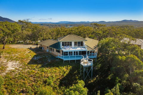 Seascape @ 19 Pindari - Privacy, Space, Views - Accommodation Port Macquarie 1