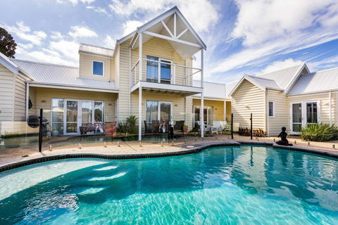 Seaside Spa Retreat - Accommodation Port Macquarie 0