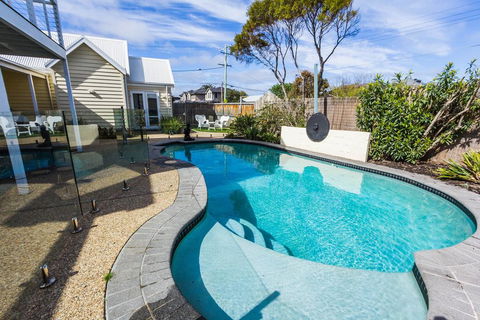 Seaside Spa Retreat - Accommodation Port Macquarie 3