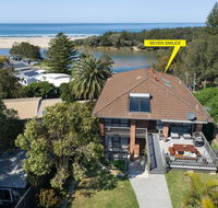 Seven Smiles - riverside location and ocean views - Accommodation Port Macquarie