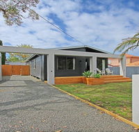 Shady Palms - modern beach house with studio - Accommodation Port Macquarie