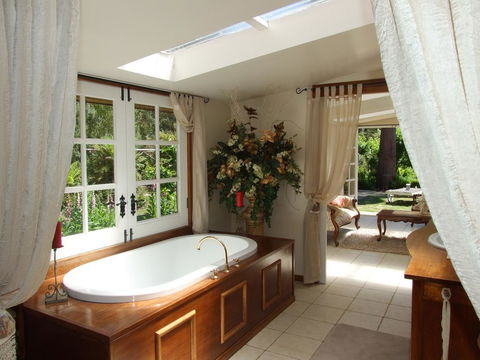 Shakespeare's Wilderness Chalet - Accommodation Port Macquarie 0