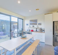 Shore to Relax - Family or Corporate Bookings Only - Accommodation Port Macquarie