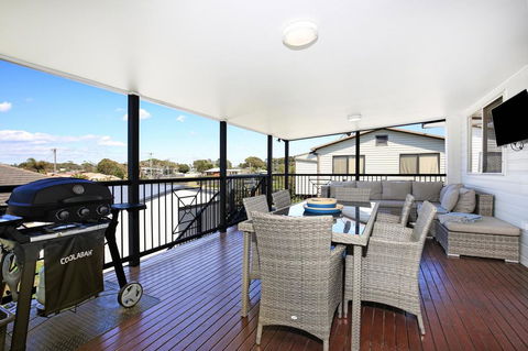 Shores - Pet-Friendly - 1 Min Walk To Beach - Accommodation Port Macquarie 1