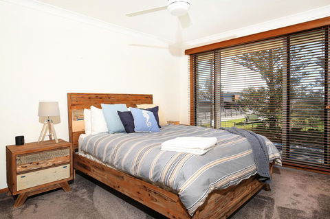 Shores - Pet-Friendly - 1 Min Walk To Beach - Accommodation Port Macquarie 3