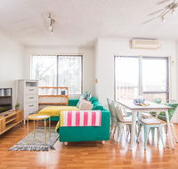 SIMPLE COMFORT 2bed1bath Unit in Meadowbank - Accommodation Port Macquarie