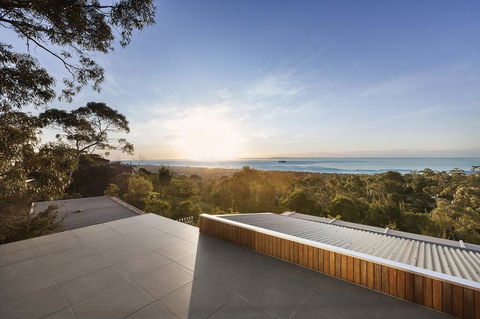 Skyluxe Luxury Retreat With Water Views And Deluxe Interior From Every Room - Accommodation Port Macquarie 1