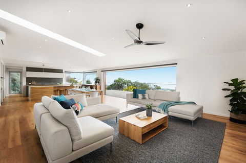 Skyluxe Luxury Retreat With Water Views And Deluxe Interior From Every Room - Accommodation Port Macquarie 0