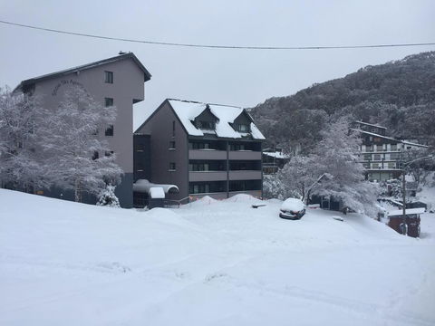 Snow Ski Apartments 29 - Accommodation Port Macquarie 0