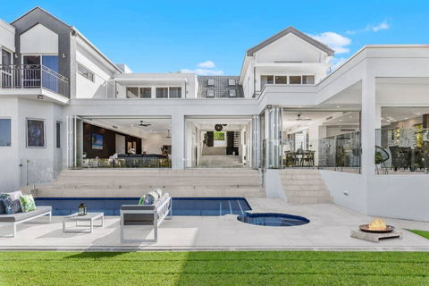 SOLARIS - Villa Of The Sun - Accommodation Port Macquarie 0
