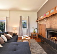 Somerville Wines Farmstay in Broke super cute house on working farm. Walk for miles. - Accommodation Port Macquarie