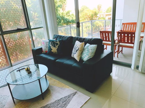 Spacious Apartment Close To Train Station And Airport - Accommodation Port Macquarie 1