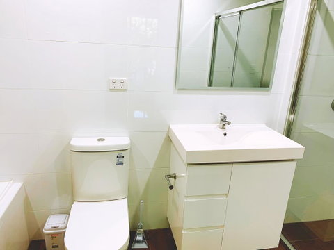 Spacious Apartment Close To Train Station And Airport - Accommodation Port Macquarie 0