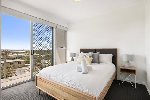 Spacious Apartment With Generous Entertaining - Accommodation Port Macquarie 2