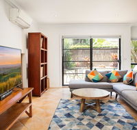 Spacious Home in the Heart of Avalon Beach - Accommodation Port Macquarie