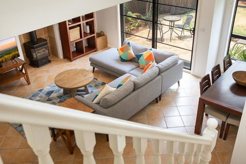 Spacious Home In The Heart Of Avalon Beach - Accommodation Port Macquarie 2