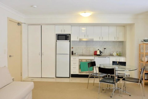 Spacious Studio By The Beach In Manly - Accommodation Port Macquarie 3