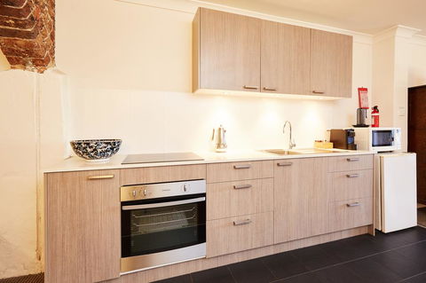 Spacious Studio With Courtyard And Extra Beds - Accommodation Port Macquarie 3