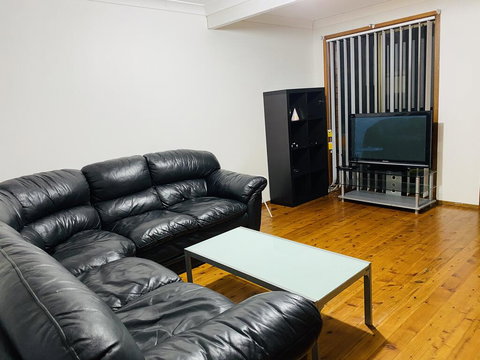 Spacious Townhouse In Wollongong - Accommodation Port Macquarie 1