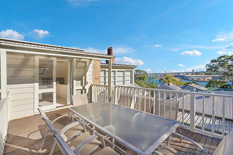 Spacious Victorian With Harbour View Terrace - Accommodation Port Macquarie 3