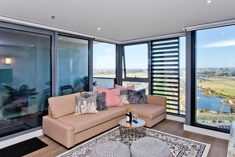 Spectacular Private Balcony Views With Pool - Accommodation Port Macquarie 0